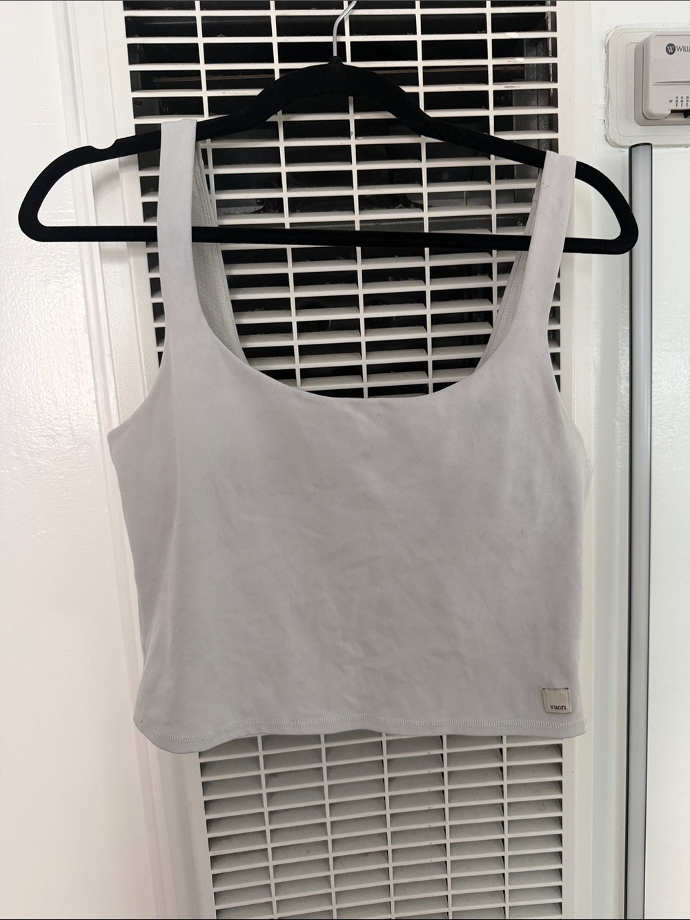 Vuori White Cropped Scoop Tank
